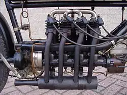 Het Belgische merk FN gebruikte als een van de eerste motorfietsmerken viercilinderlijnmotoren