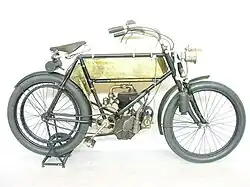De FN 2¾ pk uit 1904 had al een echt motorfietsframe