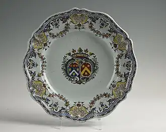 Hooggebakken polychroom aardewerk (Manifacture de Rouen)