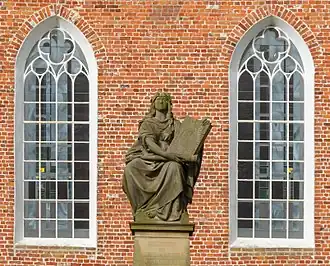 Monument David en Johannes Fabricius bij de kerk te Osteel