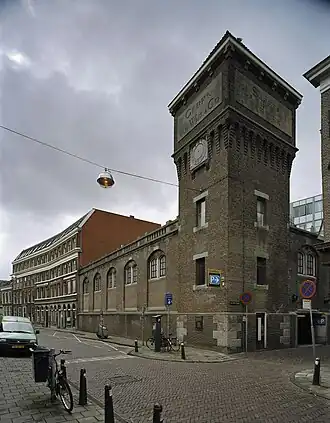 De hoektoren van het fabrieksgebouw (kant Hogewoerd)