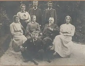 Familie Robert (circa 1905) Achterste rij, midden