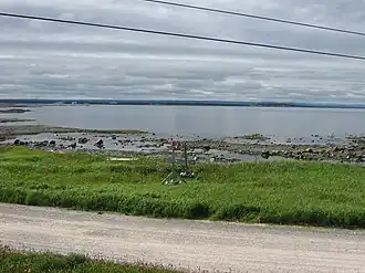 Zicht op de baai met St. Barbe zichtbaar in de verte