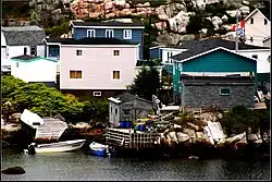 Enkele huizen aan de kust van Rose Blanche (2017)