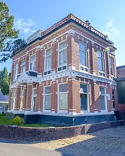 Directeurswoning van stoomzuivelfabriek De Eems uit 1918 aan de Molenstraat