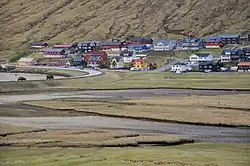 Hvalvík met de delta van de rivier Storá, die uit de vallei van Saksum stroomt