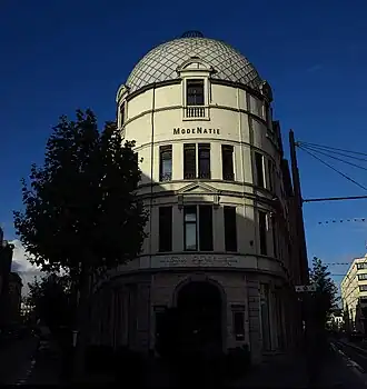 Modenatie gezien vanop de hoek van de Drukkerijstraat met de Nationalestraat