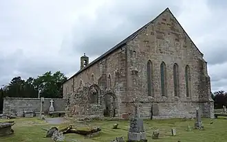 Fearn Abbey gezien vanuit het zuidoosten. De linker uitbouw is het St Michael's Aisle.