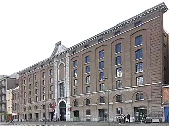 Lange buitengevel aan de Godefriduskaai