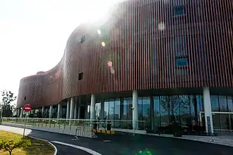 Zijgevel van de nieuwbouw van het Fengxian Museum gelegen aan Jinhai Lake