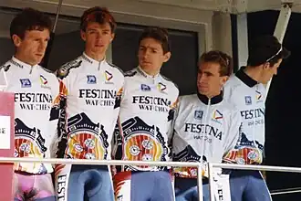 Jean-Philippe Dojwa (tweede man van rechts) Parijs-Nice 1993