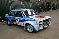 Fiat Abarth 131 rally-auto in "Wreath Fiat" kleuren