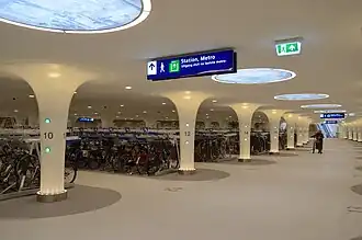 Fietsenstalling voor Station Amsterdam Centraal; interieur