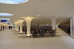 Fietsenstalling voor Station Amsterdam Centraal; interieur
