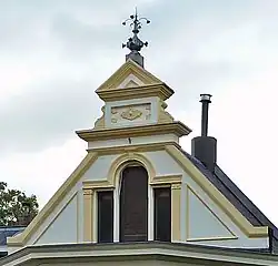 De topgevel aan de zuidzijde