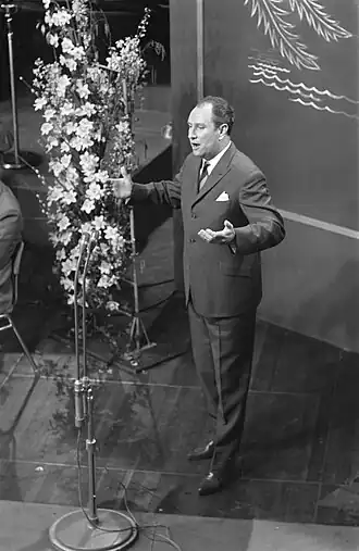 Tony van Hulst tijdens Nationaal Songfestival 1960