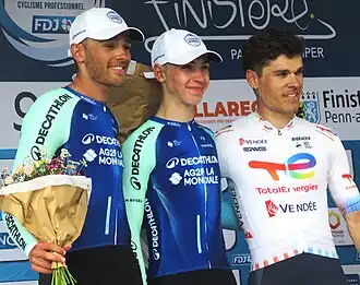 Het podium met v.l.n.r. Bastien Tronchon (2e), Aubin Sparfel (1e) en Emilien Jeannière (3e).