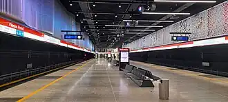 Het perron van het station