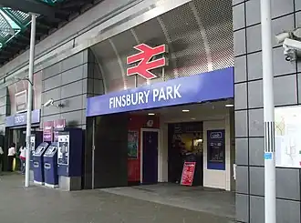 De National Rail ingang aan Station Place