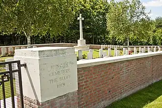 Naamsteen en Cross of Sacrifice