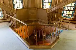 Trappenpartij in de kerk