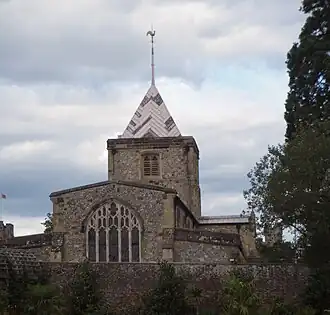 Fizham Chapel gezien vanuit de tuinen van Arundel Castle