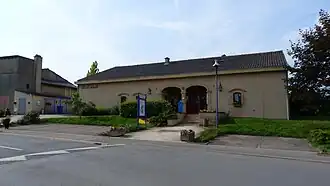 Gemeentehuis en school