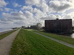 Flats langs de kustweg in de buurt bornholm (Delfzijl-Noord).