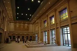 De stationshal in 2006.