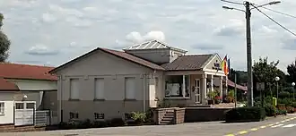 Gemeentehuis en school