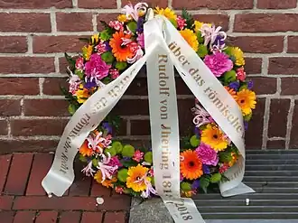 Bloemen ter herinnering aan het leven en werk van Rudolf von Jhering 1818-2018.