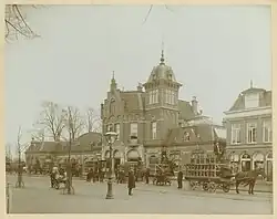 Fongersfabriek rond 1900 met een aantal partijen fietsen bestemd voor Nederlands-Indië
