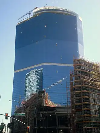 Het Fontainebleau in aanbouw