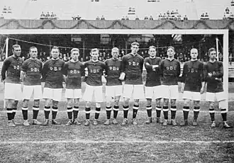 Het Deense elftal bij de Olympische Spelen 1912 in Stockholm, met van links naar rechts: Anthon Olsen, Sophus Nielsen, Harald Hansen, Paul Berth, Poul Nielsen, Sophus Hansen, Nils Middelboe, Charles Buchwald, Oskar Nielsen-Nørland, Emil Jørgensen en Vilhelm Wolfhagen.