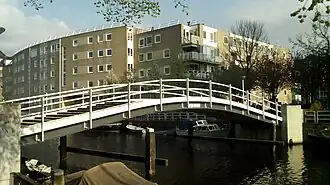 Voetbrug (nr 1923) bij de Ten Katestraat