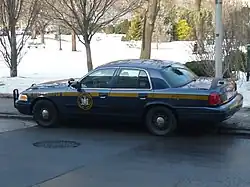 Een Ford Crown Victoria van de New York State Police