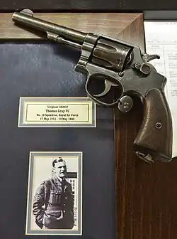 Zijn revolver, bewaard in het Fort Eben-Emael