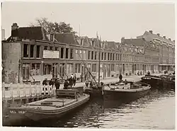 Afbraak van huizen langs de Baarsjesweg voor vervanging door nieuwbouw (op volgende foto); 1928.