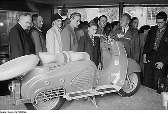 Zündapp Bella met reservewiel. Leipziger Herbstmesse, 1954