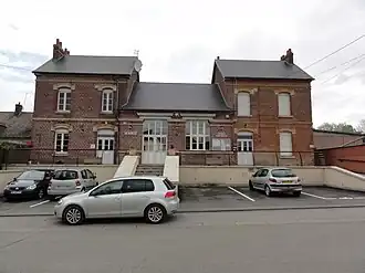 Gemeentehuis en -school