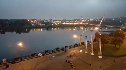 Peace Bridge, gezien vanaf het stadscentrum