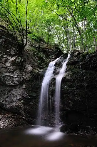 waterval op de Achladoremos, Frakto-woud, Nationaal park Rodopegebergte