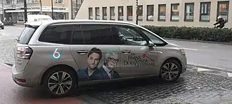 Auto van het programma. Links Viktor Brand, rechts Frank Visser.