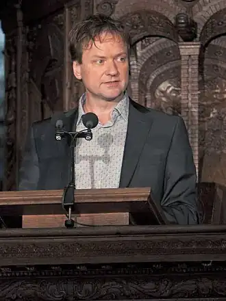 Frank Westerman tijdens de 4 mei-lezing van 2012