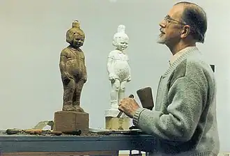 Frans Fritschy aan het werk in zijn atelier, 1988