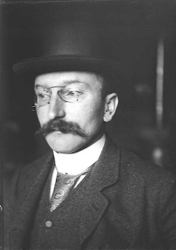 Frans Erens met hoed en lorgnet (foto: Willem Witsen, 20ste eeuw)