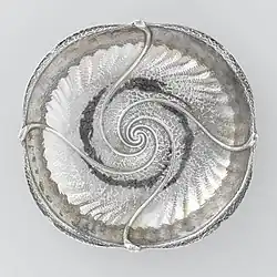 Rond schaaltje met gevoluteerde bovenrand (1921)