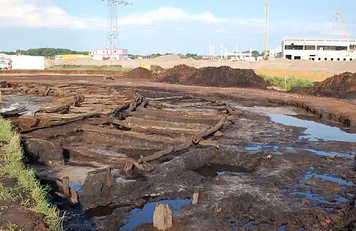 Opgravingen van de Heidenwall, een uit omstreeks 1032-1042 daterende ringburcht nabij de stad