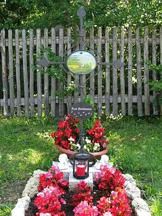 Het graf van Fred Bertelmann in Aufkirchen