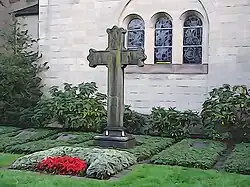 Hoogkruis op het kerkhof